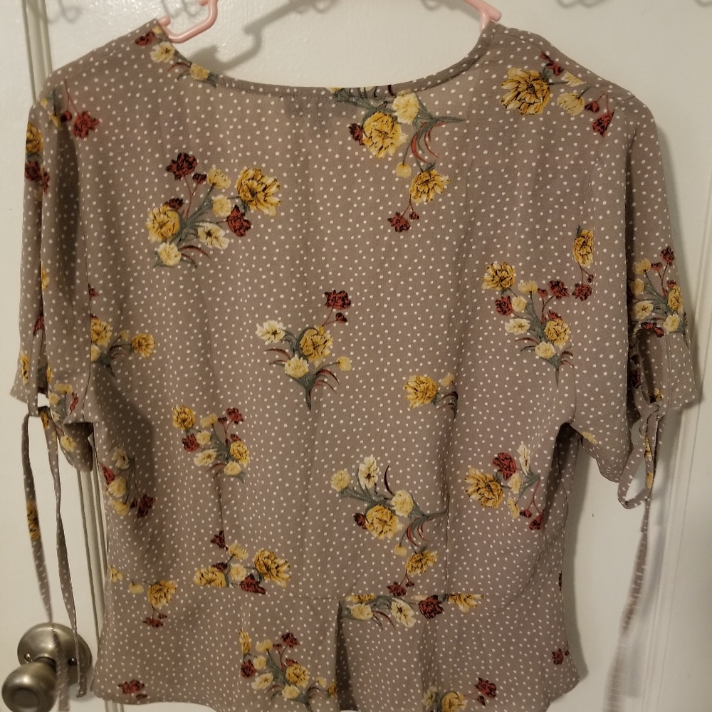 Button up, floral, breathable peplum crop top - Picture 3 of 3
